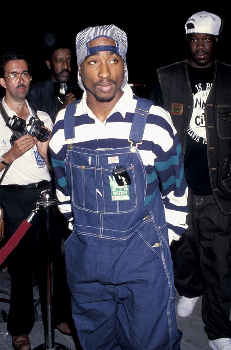 iconic tupac outfits.